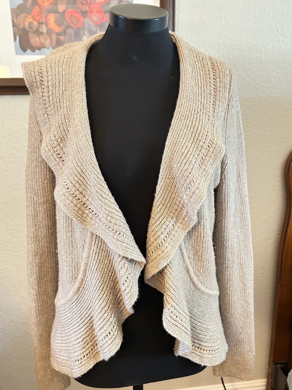 White House Black Market Ruffle Open-Front Cardigan & metallic threads. Size L.